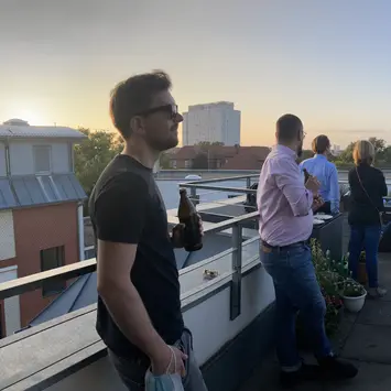 Terrasse bei Sonnenuntergang